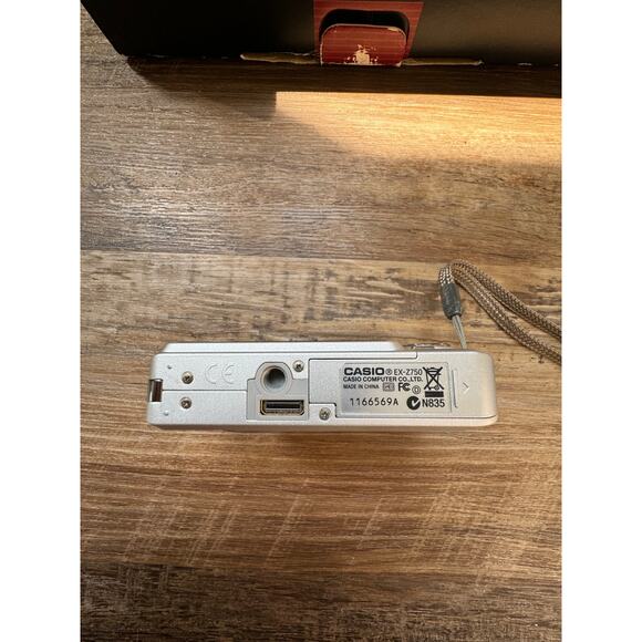 CASIO EXILIM EX-2750 7.2 Mega Pixels 3X Zoom With Charger USB Cradle - Picture 10 of 16